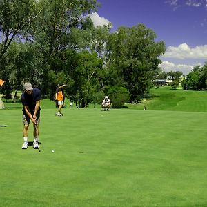 Commercial Golf Resort Albury Exterior photo