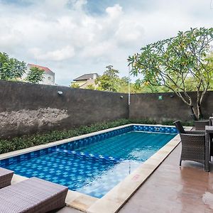 Zen Rooms Basic Jimbaran Taman Mulia Exterior photo