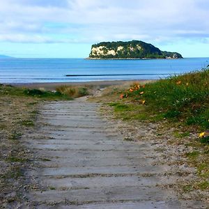 Whangamata Beach House Bed & Breakfast Exterior photo