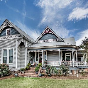 Clyde And Marie'S B & B Forest Exterior photo