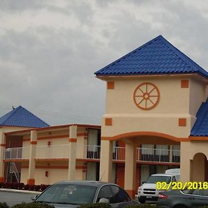 Days Inn Greensboro East Exterior photo