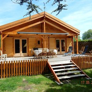 Chalet Au Domaine De La Goujonne Villa Saint-Sauveur-les-Bray Exterior photo