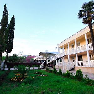 Green Garden Guest House Tskaltubo Exterior photo