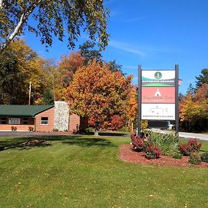 Tahquamenon Suites Lodging Paradise Exterior photo