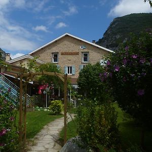 La Petite Auberge De Niaux Bed & Breakfast Exterior photo