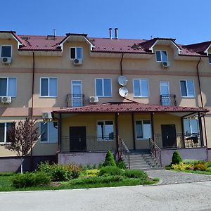 Sunlake Hotel Osokorki Kyiv Exterior photo