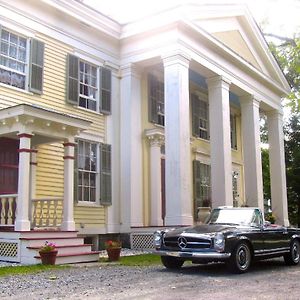 Oakcliff Bed And Breakfast Halfmoon Exterior photo