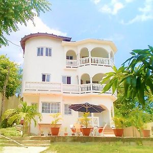 Annie'S White House On The Hill Apartment Negril Exterior photo