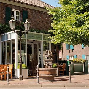 Wellings Romantik Hotel Zur Linde Moers Exterior photo