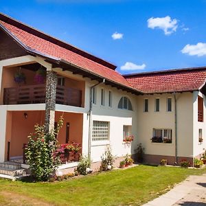 Rustic Argesean Hotel Corbeni Exterior photo