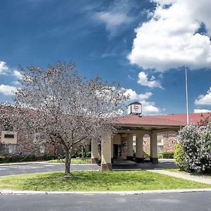 Red Roof Inn & Suites Hermitage Exterior photo