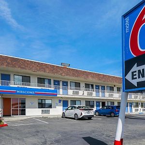 Motel 6 Lost Hills / Buttonwillow Racetrack Exterior photo