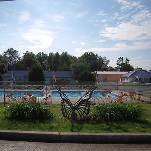 Travelodge Inn & Suites Latham Exterior photo