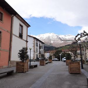 Ostatu Zegama Hotel Exterior photo