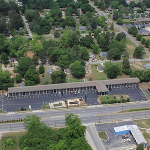 Scottish Inn And Suites Perry Exterior photo