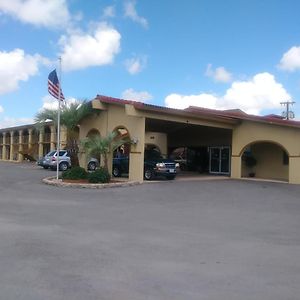 Days Inn By Wyndham San Antonio Lytle Exterior photo