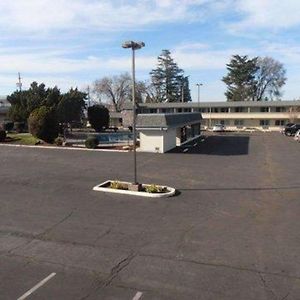 Econo Lodge Inn & Suites Central Medford Exterior photo