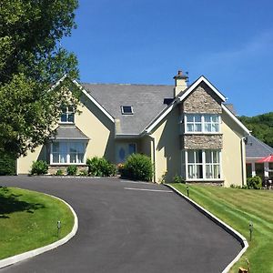 2 Mile Lodge Kenmare Exterior photo