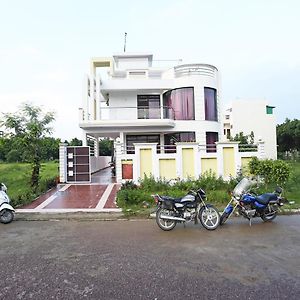 Oyo 18648 Raj Inn Lucknow Exterior photo