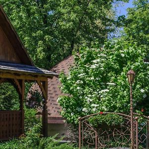 Charivna Taistra Bed & Breakfast Brovary Exterior photo