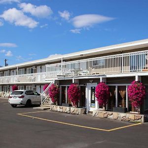 Plaza Motel Penticton Exterior photo