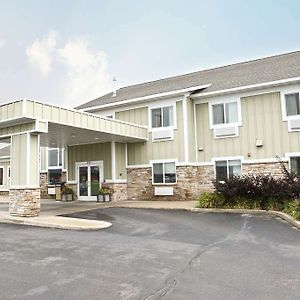 Grandstay Hotel & Suites Perham Exterior photo