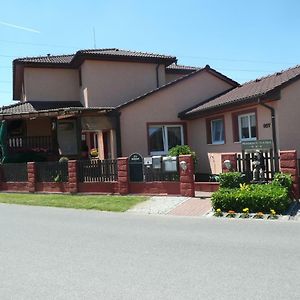 Penzion U Tulaka Hotel Dobrichovice Exterior photo