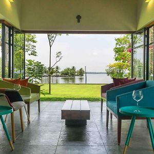 Cheppanam House With Backwater View And Pvt Lawn By Stayvista Kochi Exterior photo