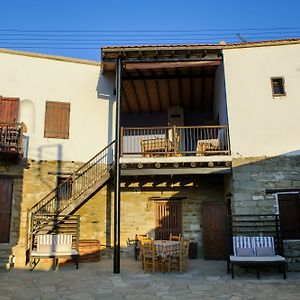 Teacher'S House Hotel Maroni Exterior photo