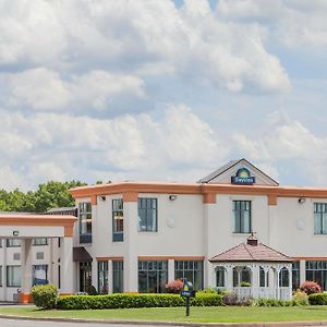 Days Inn By Wyndham Windsor Locks / Bradley Intl Airport Exterior photo