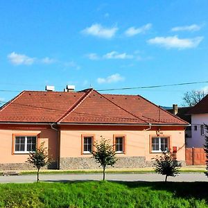 Ubytovanie Betty Guest House Krasnohorske Podhradie Exterior photo