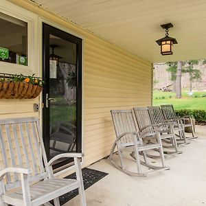 Small Batch Lodging Hotel Granville Exterior photo