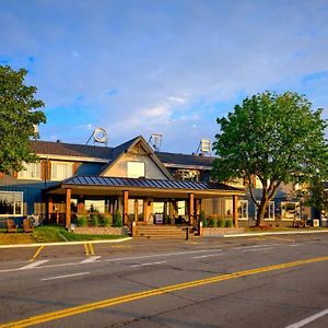 Auberge De La Pointe Hotel Riviere-du-Loup Exterior photo