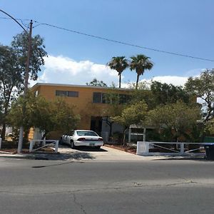 The Yellow House Apartment Las Vegas Exterior photo