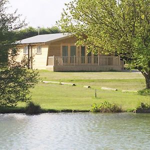 Woodpecker Lodge - Brook Meadow - Sleeps 4 Plus 2 - No Pets Market Harborough Exterior photo