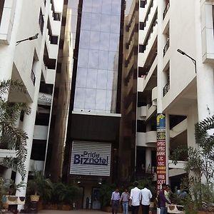 Pride Biznotel Vadodara Exterior photo