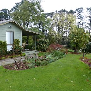 The Little House On The Hill Hotel Healesville Exterior photo