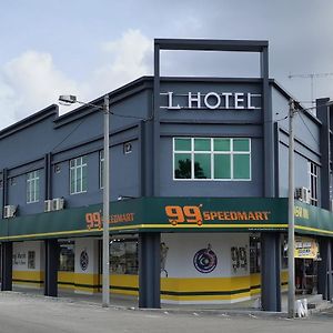 L Hotel Simpang Renggam Exterior photo