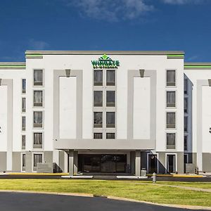 Wingate By Wyndham Louisville Airport Expo Center Exterior photo