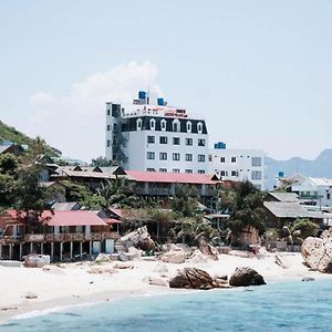 Tom Hum Palace Hotel Cam Ranh Exterior photo